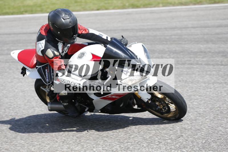 /Archiv-2025/09 22.04.2025 Cornu Master School ADR/rot-rouge/4